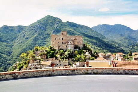 castelvecchio-di-rocca-barbena