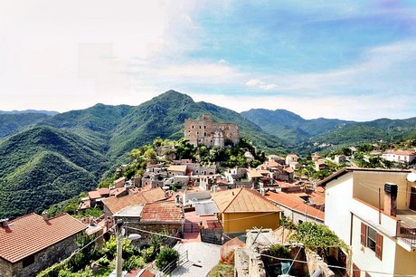 castelvecchio-di-rocca-barbena