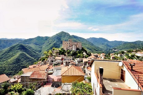 castelvecchio-di-rocca-barbena