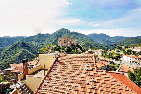 castelvecchio-di-rocca-barbena