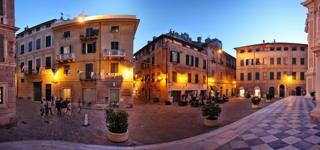 Finale Ligure am Abend 