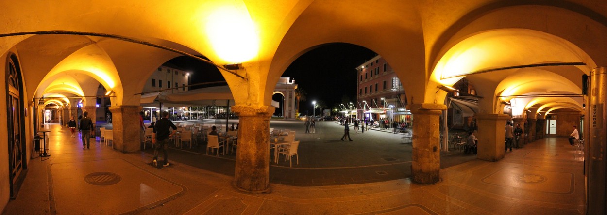 Finale Ligure in der Nacht