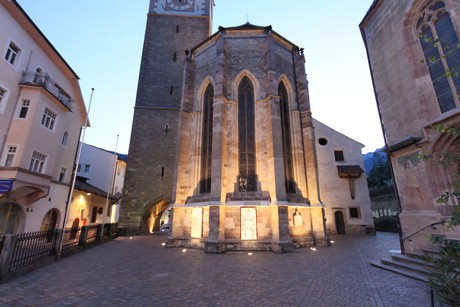 meran-am-abend