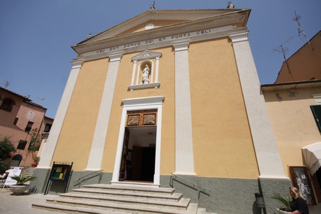 porto-azzurro-kirche