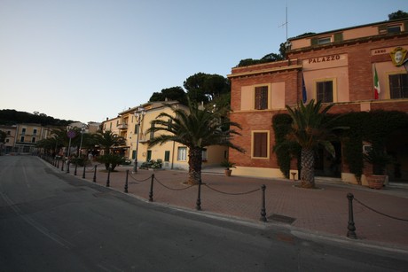 porto-azzurro-nacht