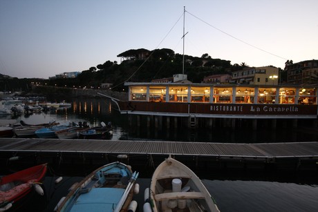 porto-azzurro-nacht