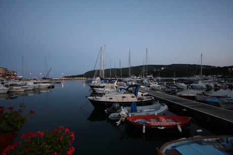 porto-azzurro-nacht