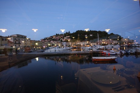 porto-azzurro-nacht