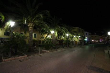 porto-azzurro-nacht