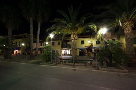 porto-azzurro-nacht