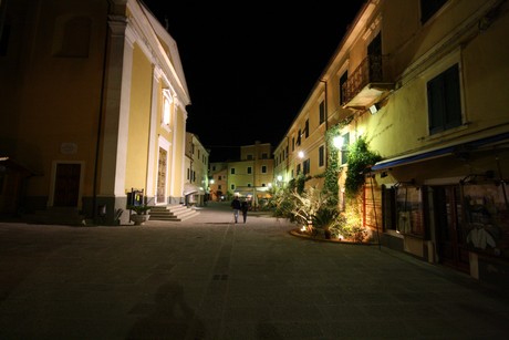 porto-azzurro-nacht