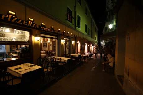 porto-azzurro-nacht