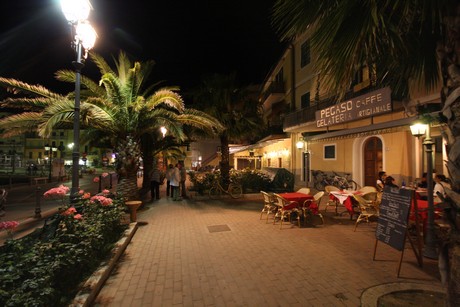 porto-azzurro-nacht