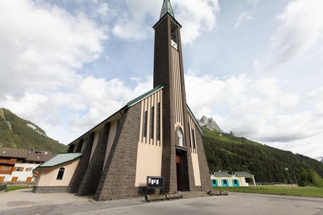 pozza-di-fassa-kirche