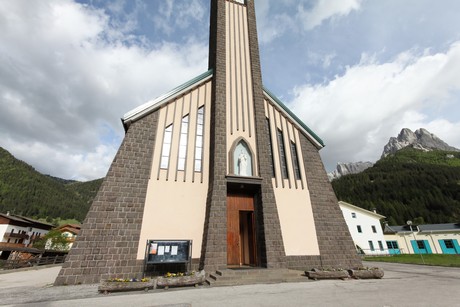 pozza-di-fassa-kirche